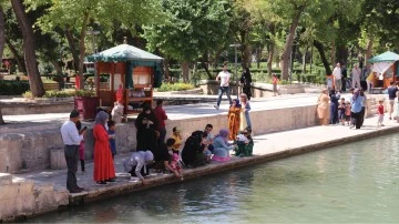 Şanlıurfa'da sıcak hava etkisini s&uuml;rd&uuml;rd&uuml;