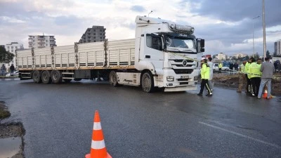 Şanlıurfa'da tırın &ccedil;arptığı elektrikli bisikletin s&uuml;r&uuml;c&uuml;s&uuml; &ouml;ğretmen &ouml;ld&uuml;