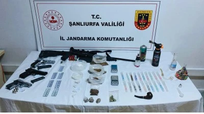 Şanlıurfa'da uyuşturucu ve silah ka&ccedil;ak&ccedil;ılığı operasyonunda 5 zanlı yakalandı