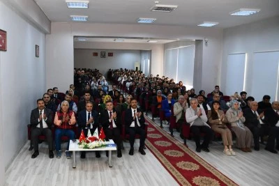 Şanlıurfa'da Yeşilay Haftası etkinlikleri kapsamında &ouml;ğrencilere bisiklet verildi