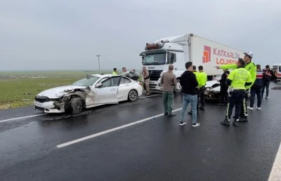 Şanlıurfa'da zincirleme trafik kazasında 2 kişi &ouml;ld&uuml;, 2 kişi yaralandı