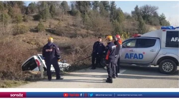 Şarampole devrilen ara&ccedil;ta 1 kişi &ouml;ld&uuml;, 1 kişi yaralandı