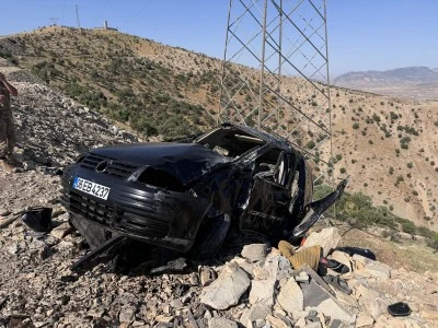 Şarampole devrilen hafif ticari ara&ccedil;taki 3 kişi &ouml;ld&uuml;, 3 kişi yaralandı