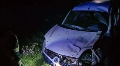 Şarampole devrilen hafif ticari ara&ccedil;taki 4 kişi yaralandı