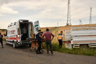 Şarampole devrilen kamyonetteki 3 kişi yaralandı