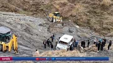 Şarampole devrilen minib&uuml;steki 3 kişi yaralandı