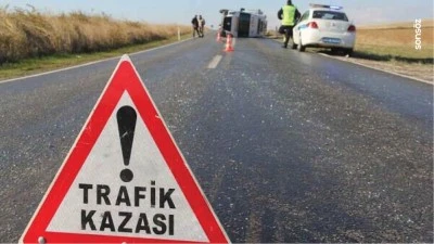 Şarampole devrilen otomobildeki 1 kişi &ouml;ld&uuml;, 2 kişi yaralandı