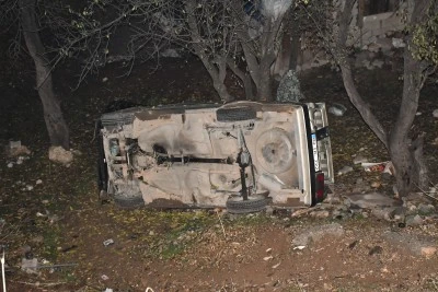 Şarampole devrilen otomobildeki 2 kişi yaralandı