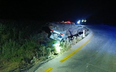 Şarampole devrilen otomobildeki 3 kişi yaralandı