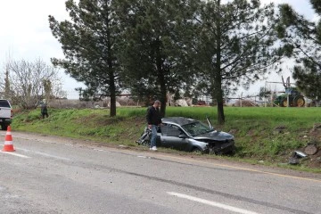Şarampole devrilen otomobildeki 5 kişi yaralandı