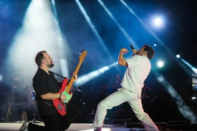 Şarkıcı Buray, Diyarbakır K&uuml;lt&uuml;r Yolu Festivali'nde konser verdi