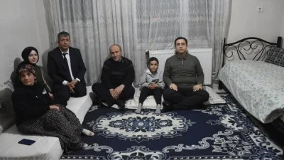 Sason Kaymakamı, evlere konuk oluyor