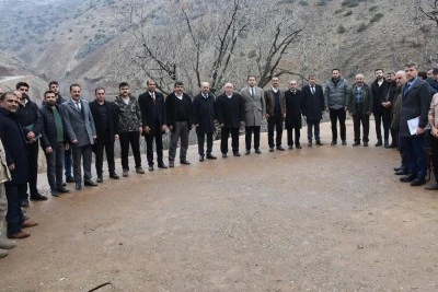Sason Kaymakamı, k&ouml;yleri geziyor
