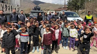 Sasonlu Minikler, polisle tanıştı