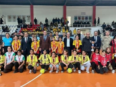 Sasonlu &Ouml;ğrenciler futsalda yarıştı