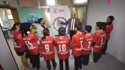 Sasonlu &Ouml;ğrenciler kitap noktasını gezdi