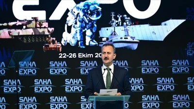 Savunma Sanayii Başkanı G&ouml;rg&uuml;n, SAHA EXPO'nun ilk g&uuml;n&uuml;n&uuml; yoğun temas trafiğiyle ge&ccedil;irdi