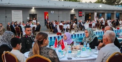 Şehit aileleri ve gaziler onuruna yemek programı d&uuml;zenlendi