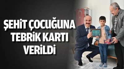 Şehit &ccedil;ocuğuna tebrik kartı verildi