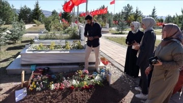 Şehit Şeyda Yılmaz'ın Kabri Ziyaret&ccedil;i Akınına Uğradı