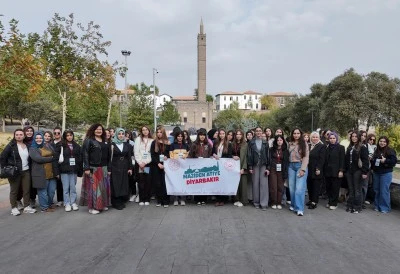 Şehit ve gazi &ccedil;ocukları tarihi mekanları gezdi