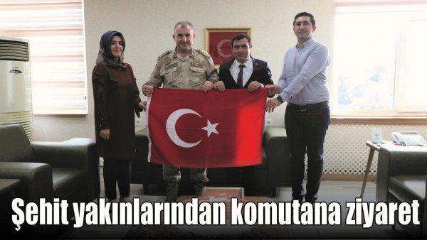 ŞEHİT YAKINLARINDAN KOMUTANA ZİYARET
