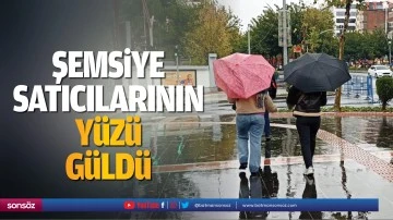 Şemsiye satıcılarının y&uuml;z&uuml; g&uuml;ld&uuml;