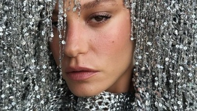 Serenay Sarıkaya'ya Latin Amerika'dan &Ouml;d&uuml;l!