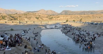 Serinlemek i&ccedil;in &ccedil;aya giren gen&ccedil; boğuldu