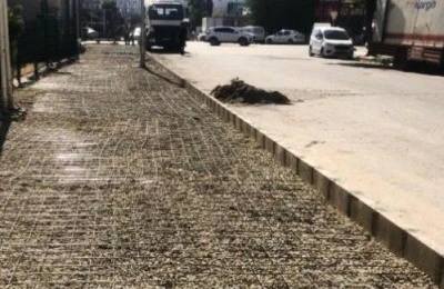 Sevgi Caddesi&rsquo;nde kaldırımlar yenileniyor