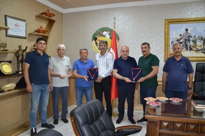 Sezonun ilk Antep fıstığı mahsul&uuml; altınla &ouml;d&uuml;llendirildi