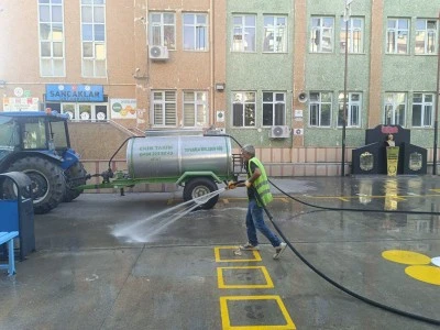 Siirt Belediyesi okullarda temizlik yaptı