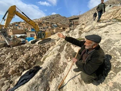 Siirt'in Bağg&ouml;ze k&ouml;y&uuml;nde 30 yıl sonra yol sevinci