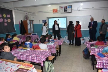 Siirt'te 2 bin 62 &ouml;ğrenciye giyim yardımı
