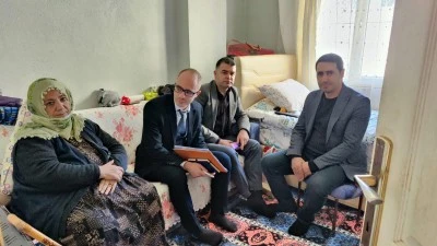 Siirt'te A&ccedil;ık Kapı Şube M&uuml;d&uuml;rl&uuml;ğ&uuml;nden hane ziyareti