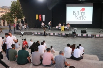 Siirt'te d&uuml;zenlenen "Bilim Kafe" etkinliğinde enerji konusu ele alındı