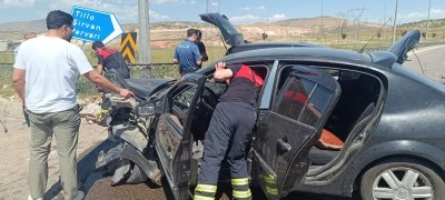 Siirt'te iki otomobilin &ccedil;arpıştığı kazada 4 kişi yaralandı