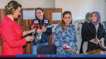 Siirt'te jandarmadan &Ouml;ğretmenler G&uuml;n&uuml; kutlaması