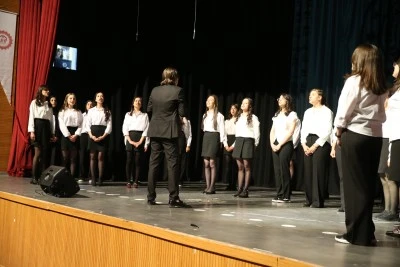 Siirt'te lise &ouml;ğrencileri şiir ve m&uuml;zik dinletisi sundu