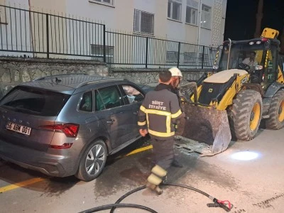 Siirt'te otomobil ile kep&ccedil;enin &ccedil;arpıştığı kazada 5 kişi yaralandı