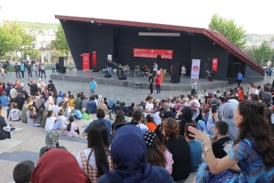 Siirt'te "Aile Yılı" etkinlikleri kapsamında konser d&uuml;zenlendi