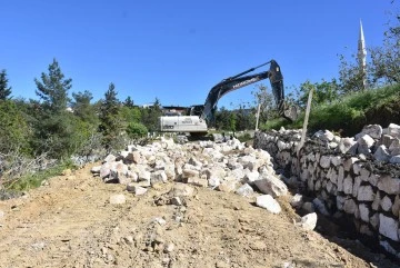 Siirt'te yol yapım &ccedil;alışmaları s&uuml;r&uuml;yor
