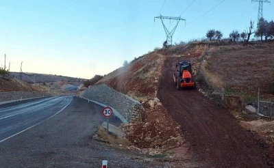 Siirt'te yol yapım ve onarım &ccedil;alışmaları s&uuml;r&uuml;yor