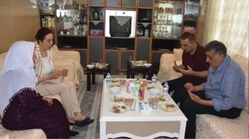 Siirt Valisi Hacıbektaşoğlu'ndan şehit ailesine ziyaret