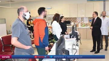 Siirt Valisi Kemal Kızılkaya sağlık&ccedil;ılarla bir araya geldi