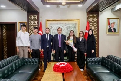 Vali Kızılkaya, &Ccedil;ocuklarla Bir Araya Geldi ve Taleplerini Dinledi