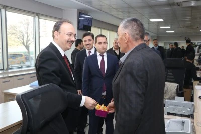 Siirt Valisi ve Belediye Başkan Vekili Kızılkaya, belediye &ccedil;alışanlarıyla bir araya geldi