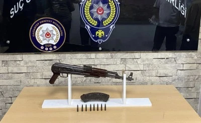 Silah ka&ccedil;ak&ccedil;ılığı operasyonunda 2 zanlı yakalandı