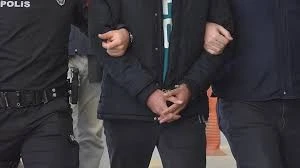 Silah ka&ccedil;ak&ccedil;ılığı operasyonunda 3 zanlı yakalandı