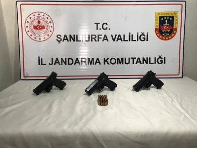 Silah ka&ccedil;ak&ccedil;ılığı operasyonunda 5 zanlı yakalandı